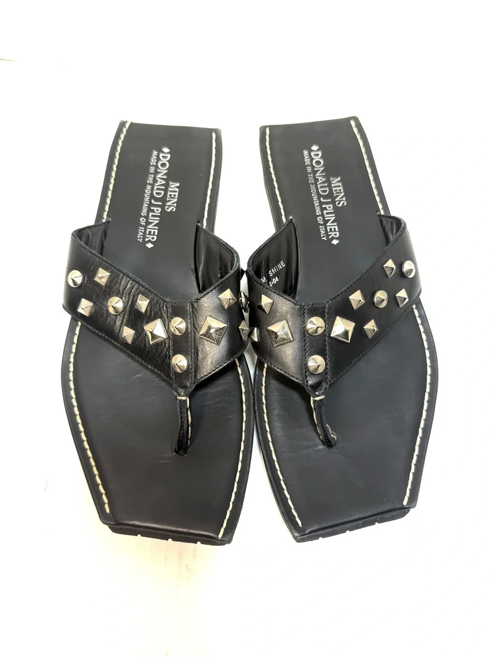 NEW Donald J Pliner Men’s Black Leather Metal Pyramid Studs Thong Sandal Size 9M